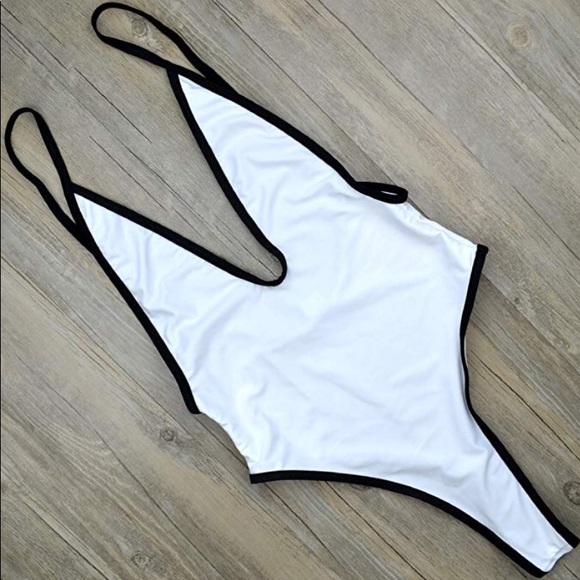 White monokini swimsuit - Picture 3 of 5